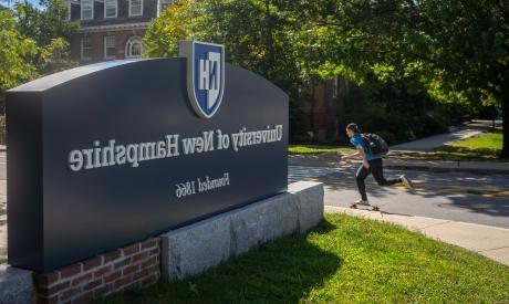 UNH Durham Welcome Sign