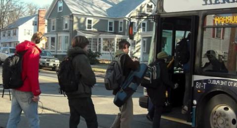 UNH Students getting onto the bus.